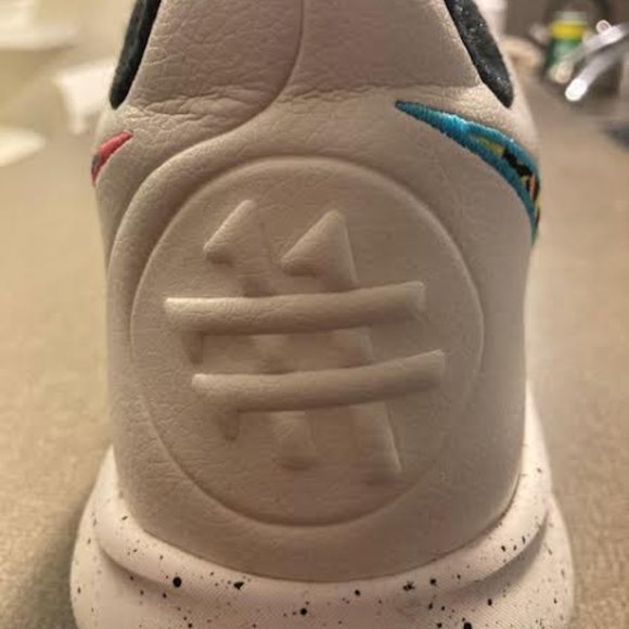 Men's Size 7 White Kyrie Flytrap Niki Zoom Basketball Shoes - Picture 3 of 5